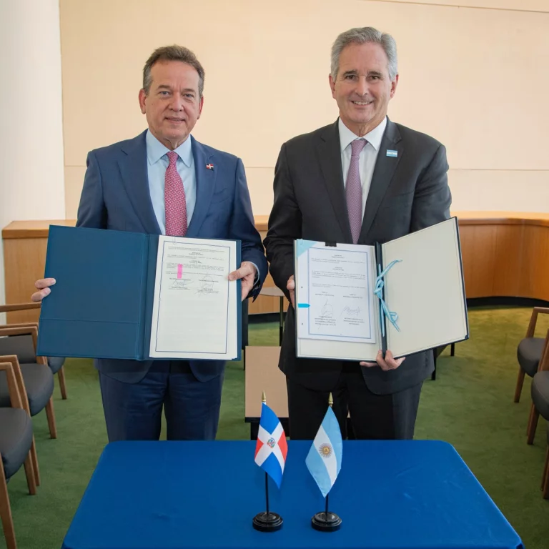RD y Argentina firman acuerdo que facilita más vuelos entre ambos países