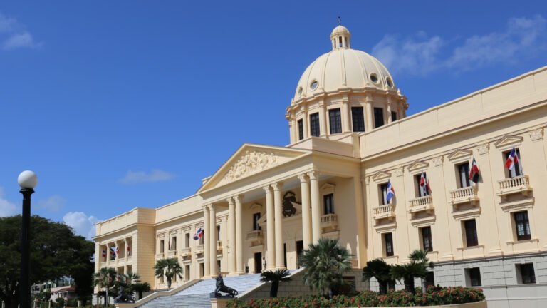 Decreto 672-26: Gobierno reserva determinadas compras de programas sociales para mipymes industriales dominicanas