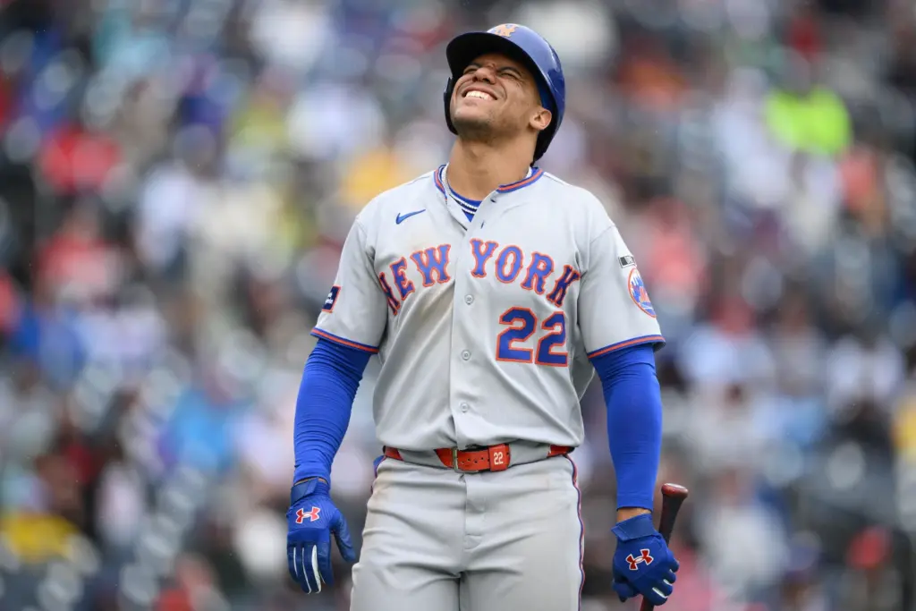 Juan Soto sale del juego tras pelotazo en la mano; radiografías dan negativas