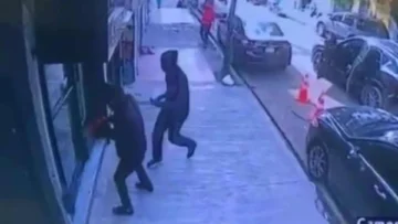 Intentan asaltar joyería en Villa Juana: vigilante termina herido